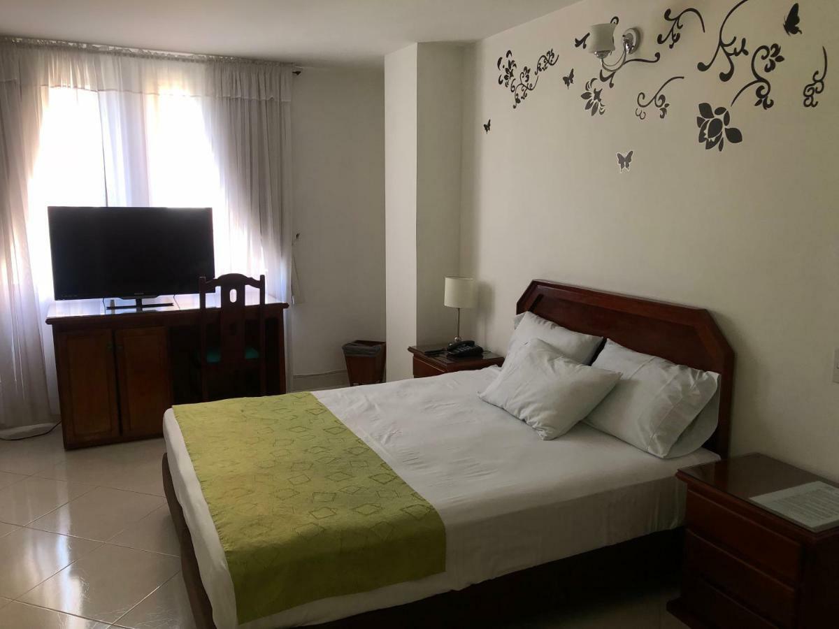 Hotel Florida Inn Медельин Экстерьер фото